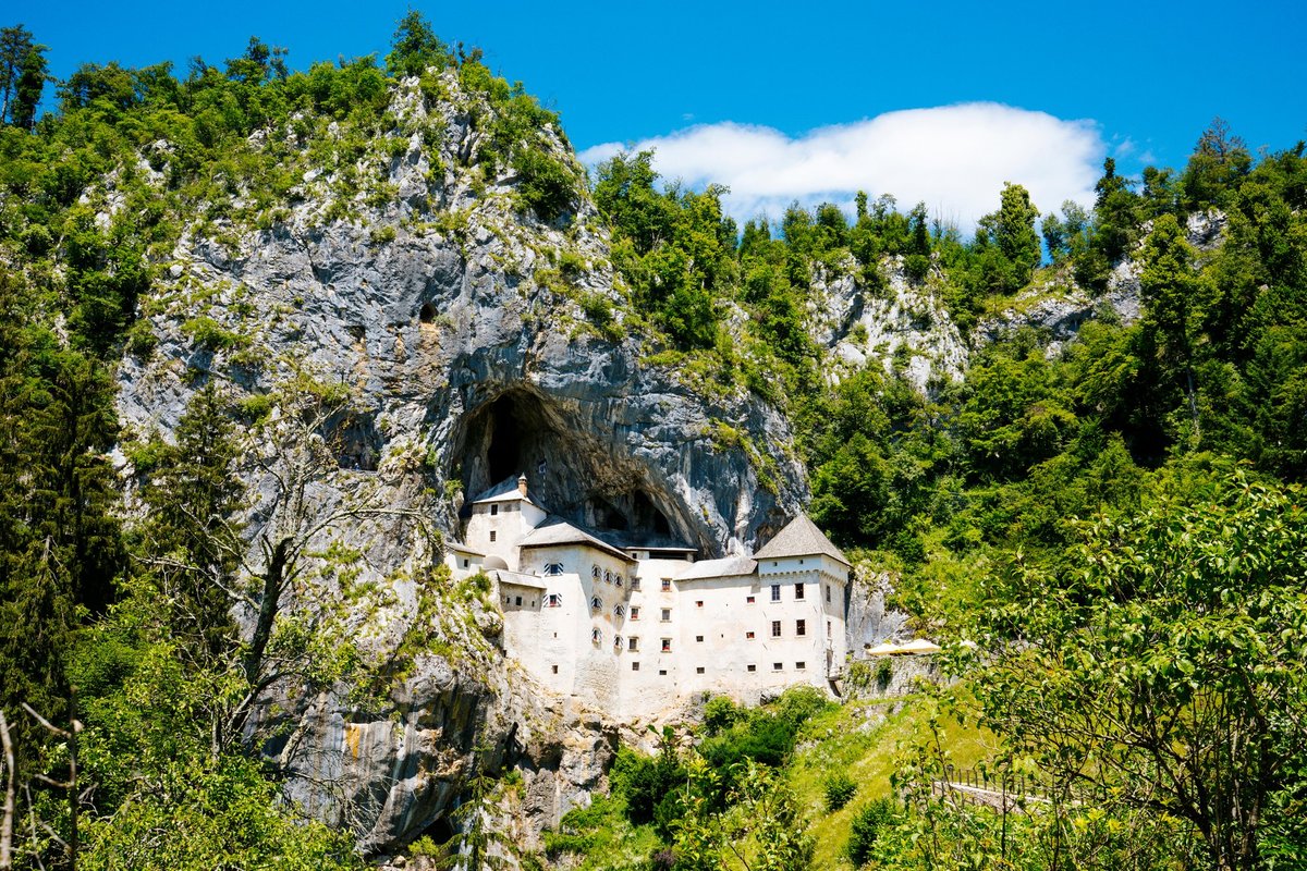 Ein wunderschönes europäisches Land mit der größten Höhlenburg der Welt