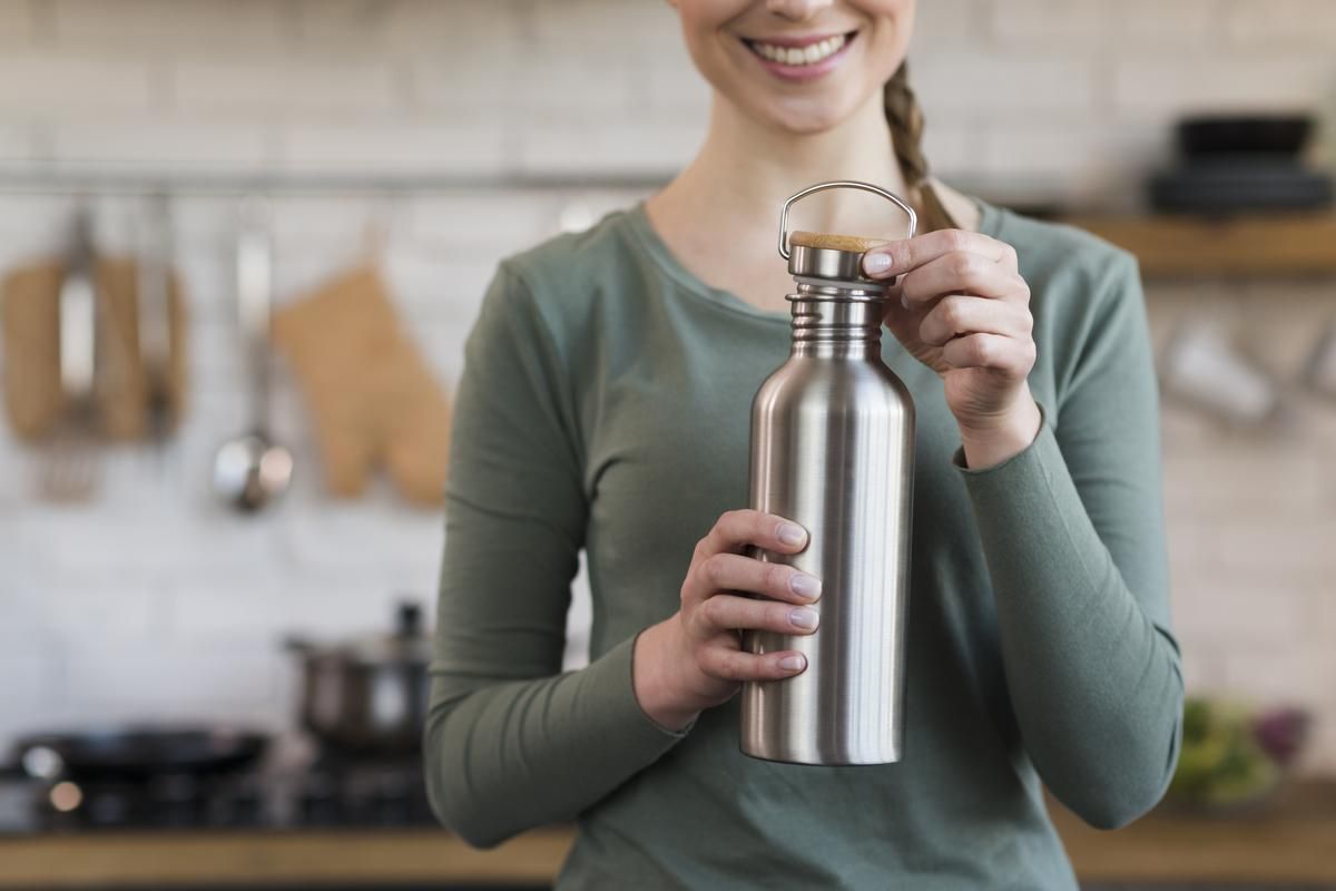 Waschen Sie Ihre Trinkflasche? Keine gute Idee: Erfahren Sie endlich, wie Sie sie wirklich desinfizieren können.