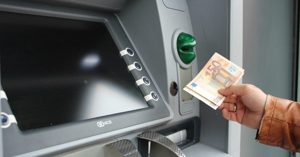 Funktionen von Geldautomaten, die nicht jeder kennt: Wie man Rechnungen in bar bezahlt