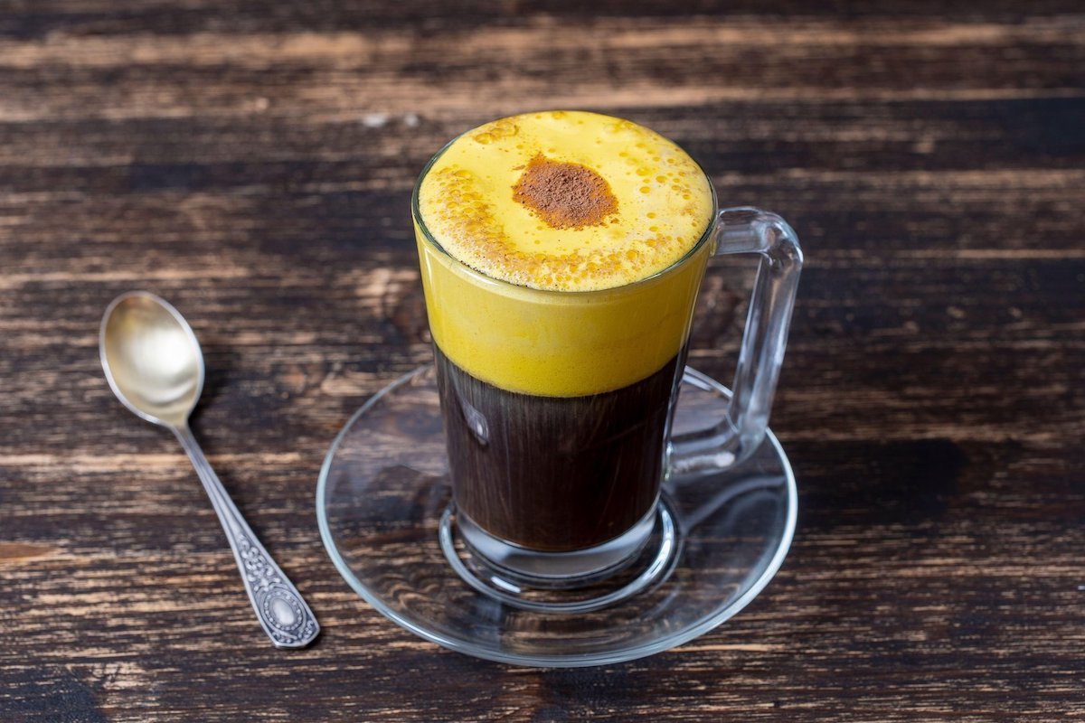 Eiererschalen mit Kaffee: eine von Experten empfohlene Mischung, und hier ist der Grund dafür