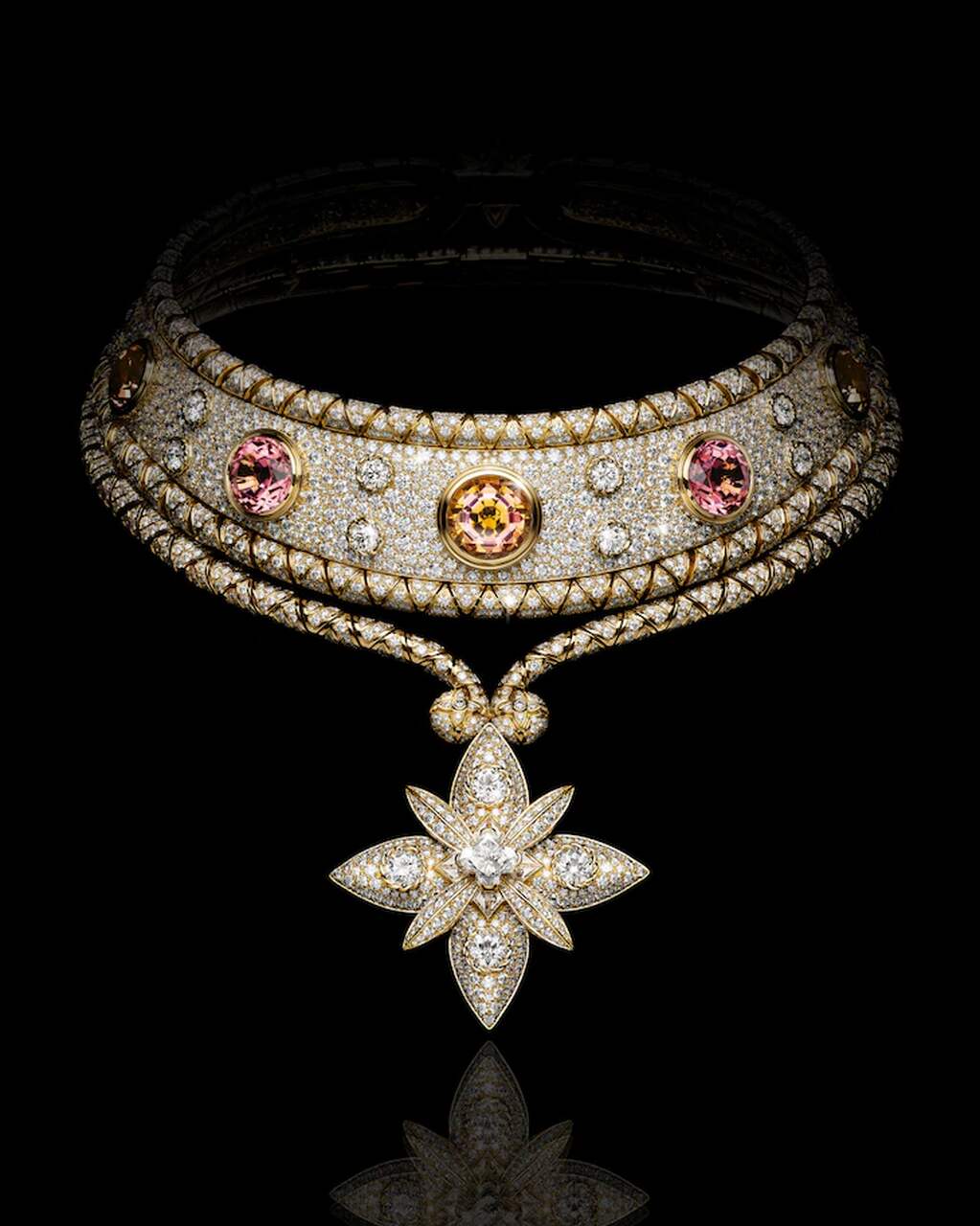 Louis Vuitton brauchte 7 Jahre, um 27 gelbe Diamanten zu sammeln, um sein exklusivstes Collier zu kreieren, das es je gab.