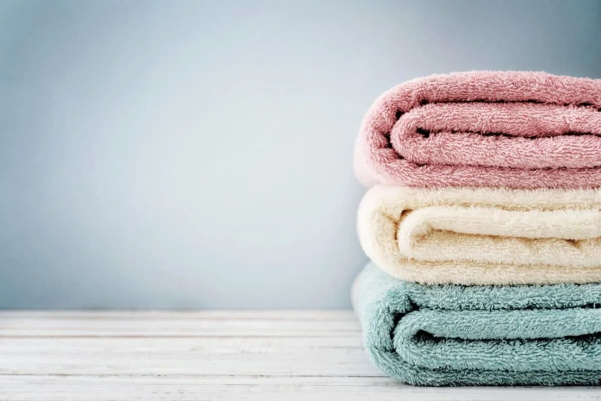 Ein Trick mit Essig, damit Handtücher flauschig werden und doppelt so schnell trocknen (selbst bei hoher Luftfeuchtigkeit).