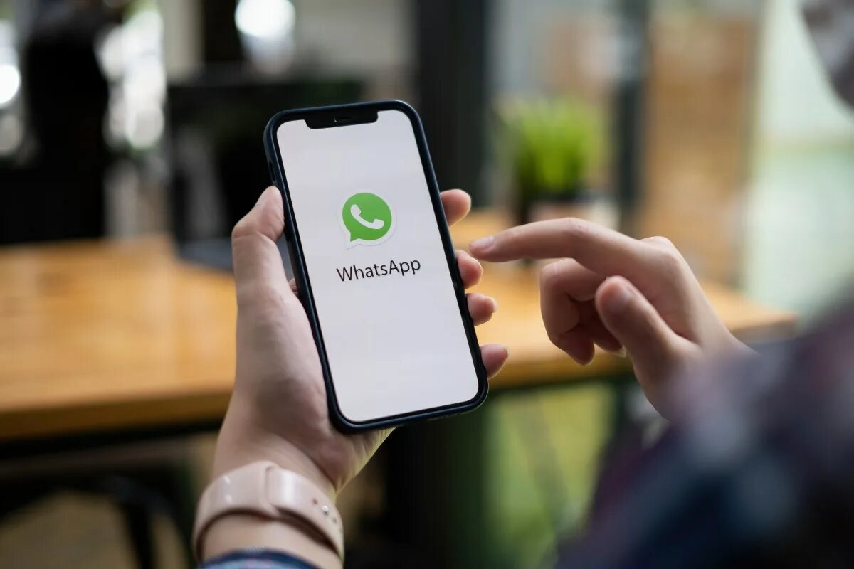 Was ist der „unsichtbare“ Modus in WhatsApp und wie kann man ihn aktivieren, um seine Unterhaltungen zu schützen?