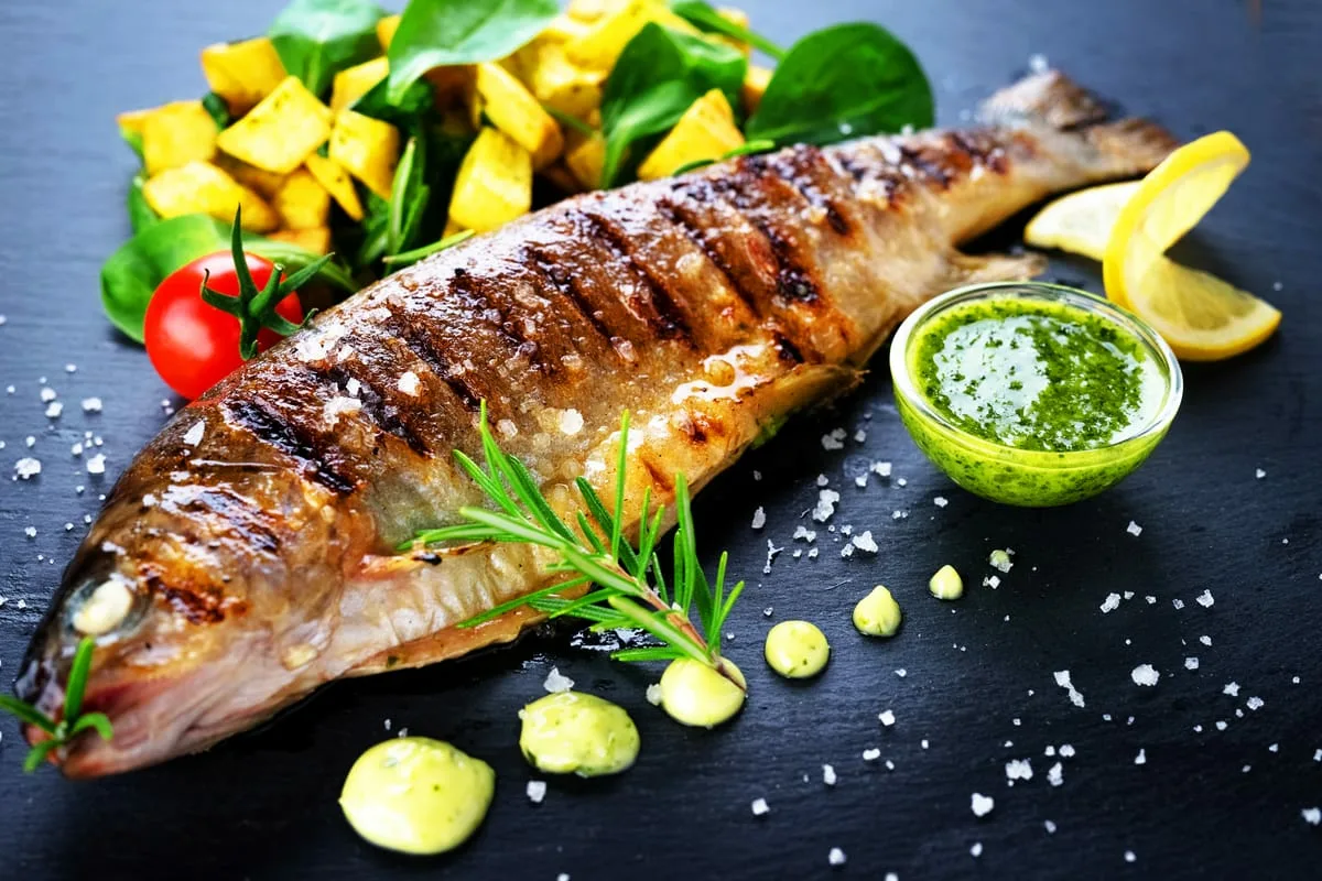 Vergessen Sie Lachs: Dieser Fisch schmeckt, als wäre er in einem Gebirgsbach gefangen worden, und die Gräten lösen sich von selbst.