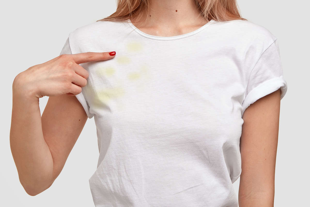 Kann man mit Bleichmittel verschmutzte Kleidung reinigen? Die Antwort lautet ja, und dafür müssen Sie nur zwei Zutaten mischen.