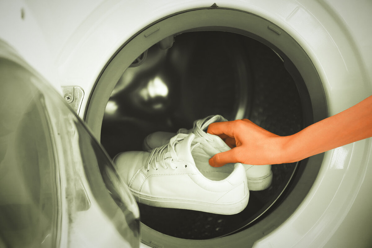 Wie man Schuhe in der Waschmaschine wäscht und sie wie neu aussehen lässt Erfahren Sie, wie Sie Schuhe in der Waschmaschine waschen und sie wie neu aussehen lassen können, ohne sie zu beschädigen. Befolgen Sie diese einfachen Schritte!