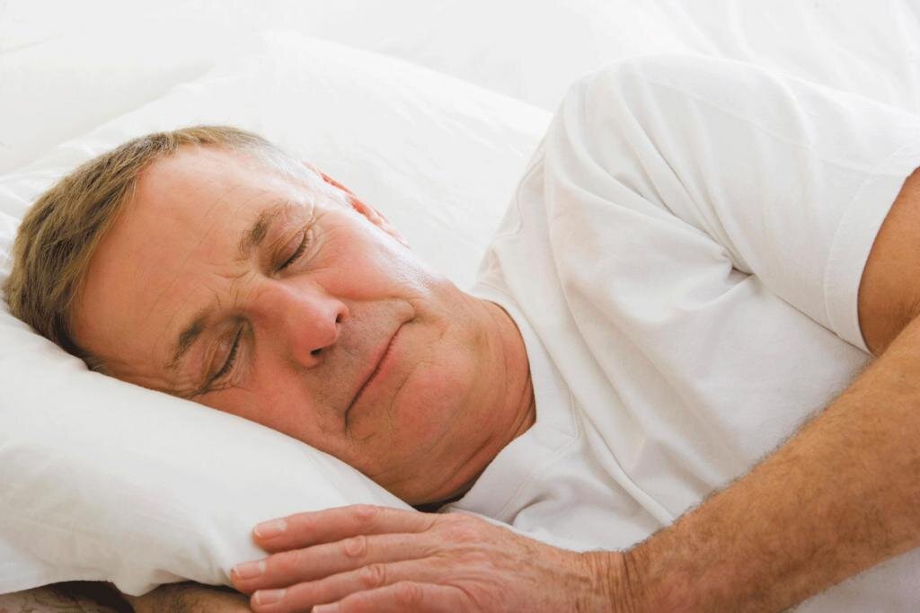 Ein auf Somnologie spezialisierter Psychologe erklärt, was zu tun ist, wenn man nach 30 Minuten im Bett nicht einschlafen kann: 