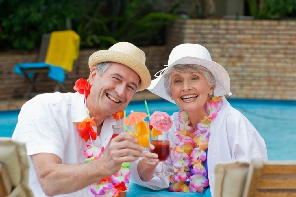 6 Ideen für einen organisierten Urlaub für Menschen über 70, damit sie diesen Sommer nicht allein bleiben.
