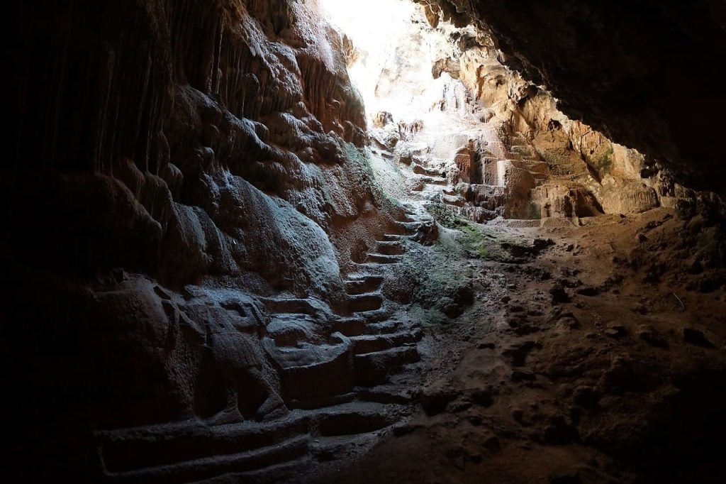 Die Neandertaler haben ein ungewöhnliches Werkzeug hinterlassen. Seine Konstruktion ähnelt der eines modernen Werkzeugs.