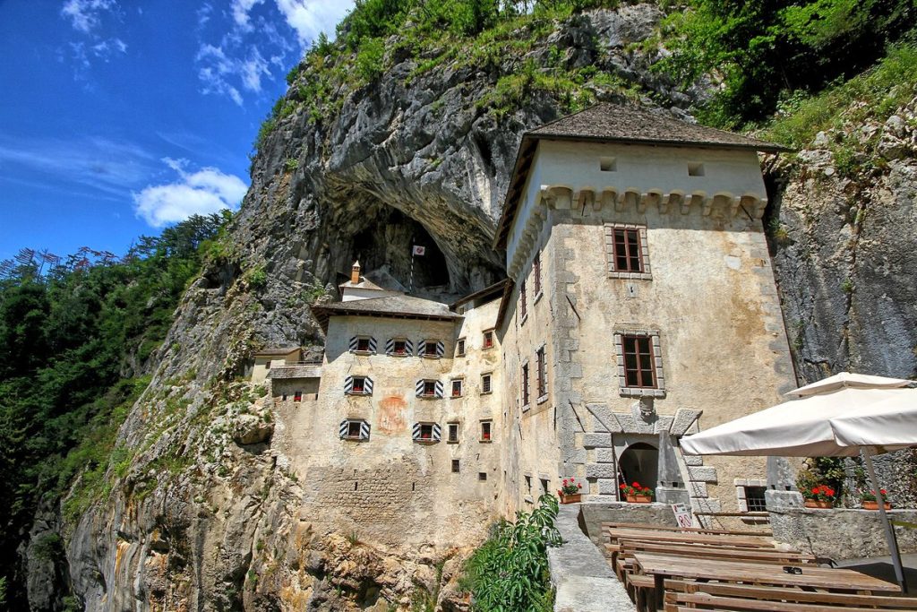 Ein wunderschönes europäisches Land mit der größten Höhlenburg der Welt