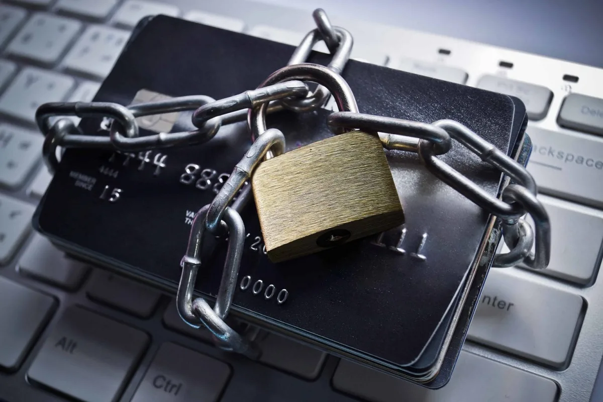 Eine clevere Methode, die Sie bei der Verwendung Ihrer Bankkarte anwenden sollten, um nicht Opfer eines Millionenbetrugs zu werden