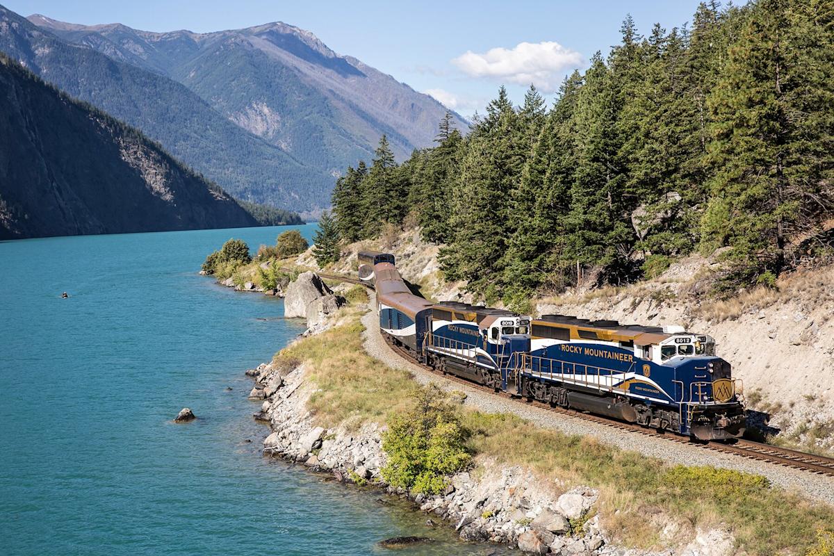 Der Zug mit transparentem Dach, der durch die USA und Kanada fährt, wurde zur besten Bahnreise der Welt gekürt