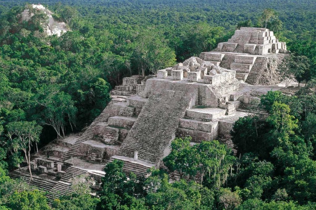 Archäologen aus Texas haben das Grab eines Anführers der Maya-Dynastie mit einer riesigen Sammlung von Gegenständen entdeckt