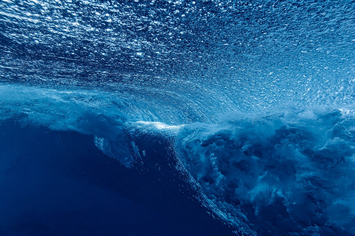Unter der Erdkruste befindet sich ein Ozean, der mehr Wasser enthält als die Ozeane an der Oberfläche: Er liegt in einer Tiefe von 600 km unter der Erde.