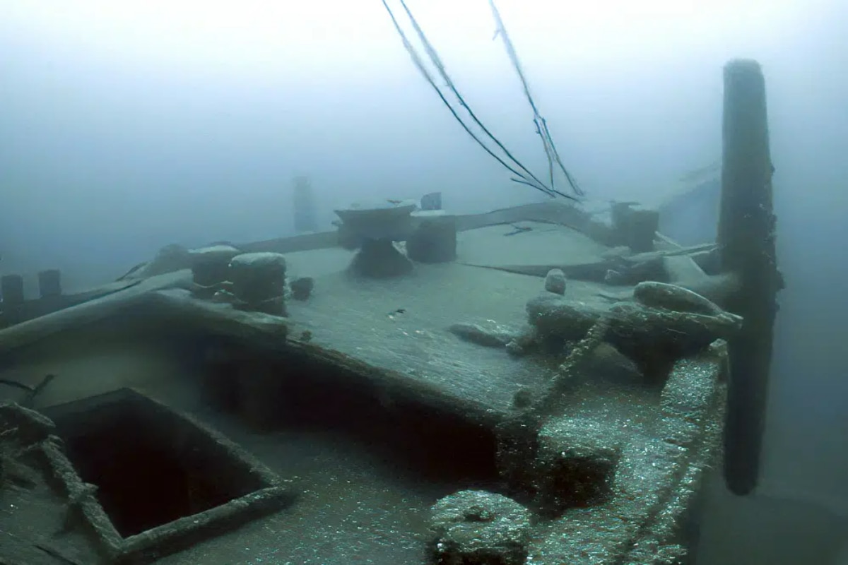 Ein Schatz, der in einem alten versunkenen Schiff entdeckt wurde. Er befand sich in einer Tiefe von 45 Metern vor der Küste der Türkei