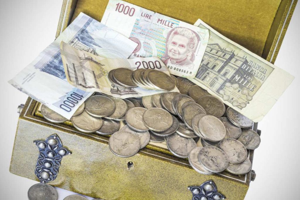 Ein junger Mann steigt auf den Dachboden, um Comics zu suchen, stößt jedoch auf einen numismatischen Schatz aus dem 19. Jahrhundert, der Experten in Erstaunen versetzt.