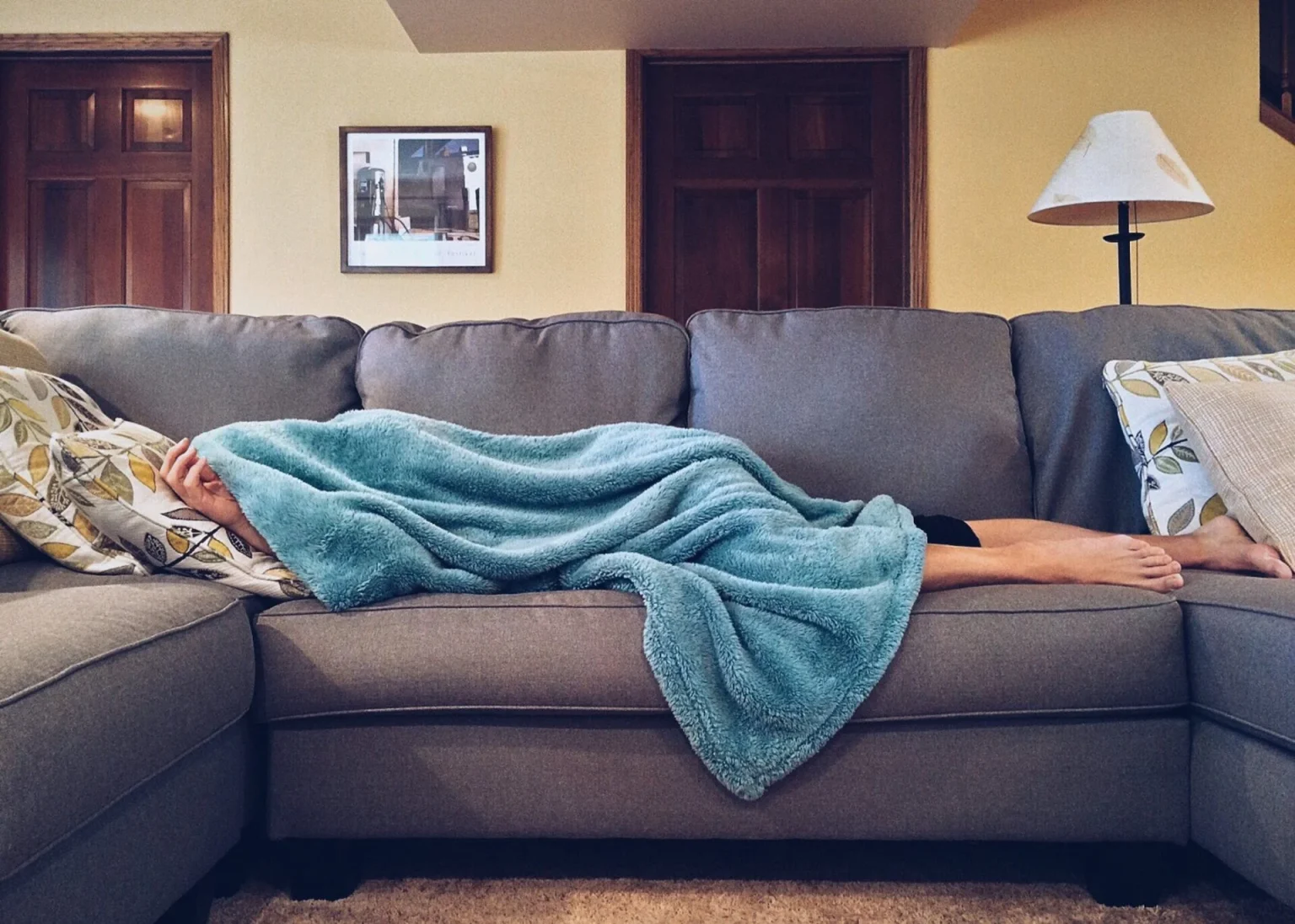 Nach Ansicht von Psychologen hat jemand, der auf dem Sofa einschlafen kann, folgende Eigenschaften