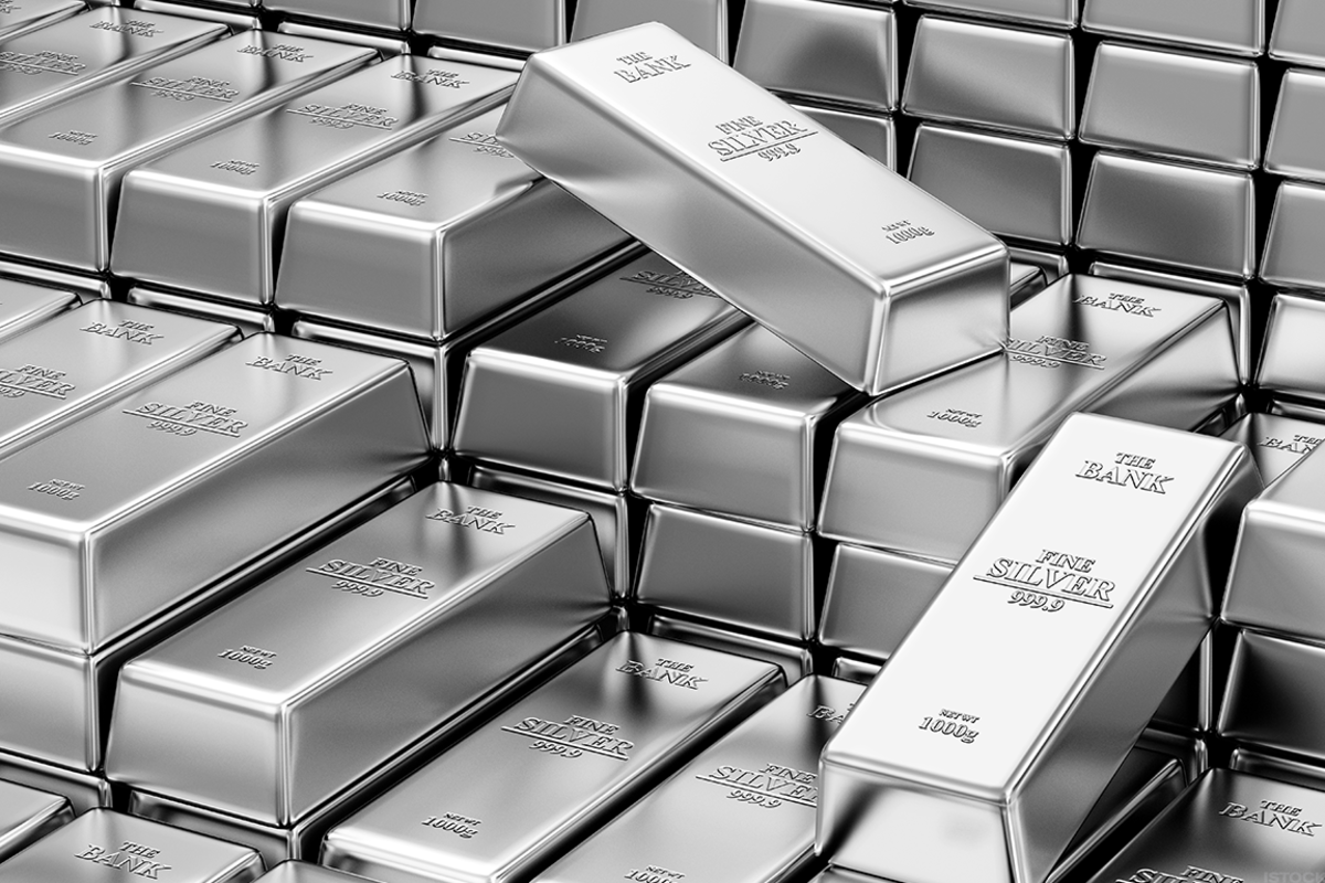 Silber bricht erneut Rekorde. In diesem Jahr bringt es mehr Einnahmen als Gold und weckt das Interesse der sogenannten „Straßenbevölkerung“.