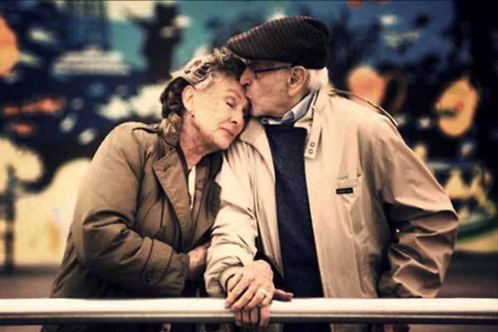 Wie man die Liebe über viele Jahre hinweg bewahrt: 3 Fragen, die Psychologen für lange Ehen empfehlen