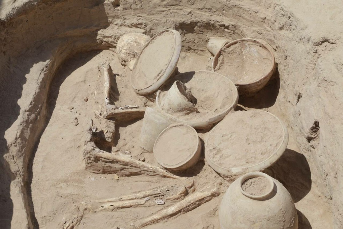 Archäologen aus Texas haben das Grab eines Anführers der Maya-Dynastie mit einer riesigen Sammlung von Gegenständen entdeckt
