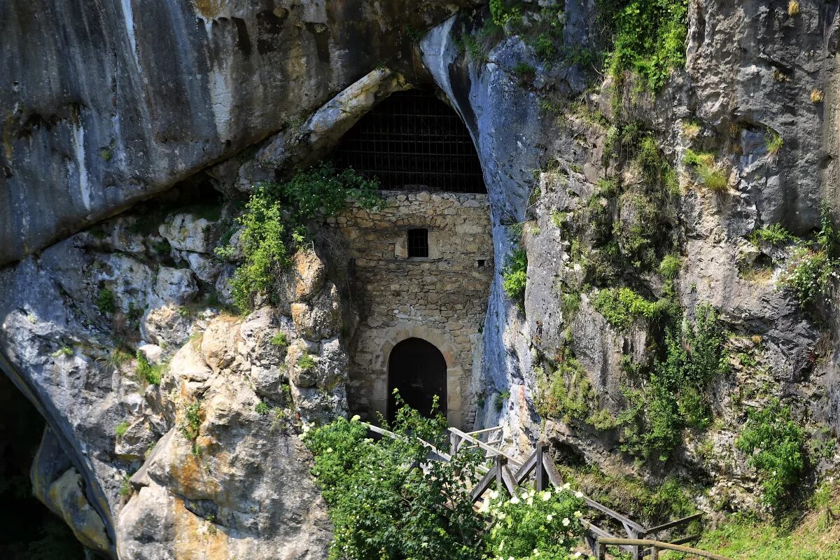 Ein wunderschönes europäisches Land mit der größten Höhlenburg der Welt