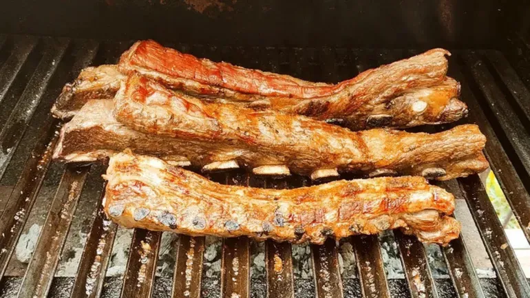 Weder eine Marucha noch ein Spatel: ein billiges Stück Grillfleisch
