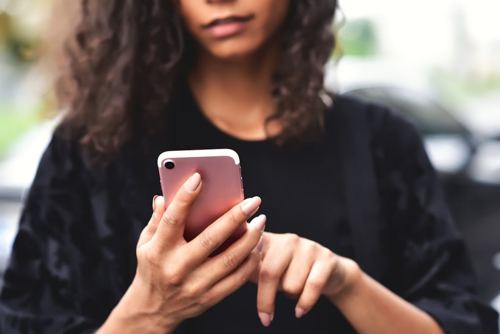 Wenn Sie im Urlaub sind und dies auf Ihrem Mobiltelefon sehen, werden Sie gehackt: Was Sie tun können, um dies zu verhindern
