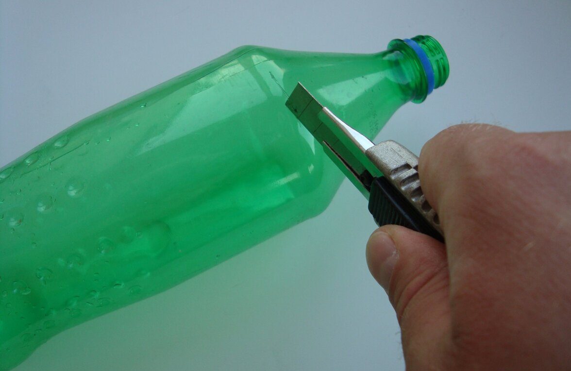 Ein unersetzlicher Tipp, wie Sie mit einer einfachen Limonadenflasche Fliegen aus der Küche vertreiben können