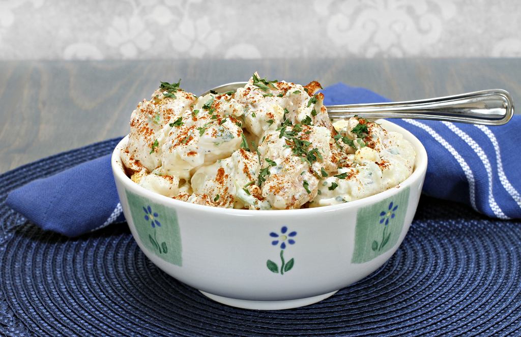 Blumenkohl-Eiersalat ist besser als Caesar oder griechischer Salat. Man kann ihn immer wieder essen.